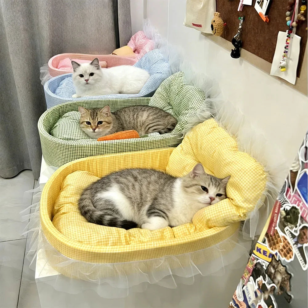 RoyalPurr™ Princess Cat Sofa Bed – Lace-Trimmed Plush Lounger