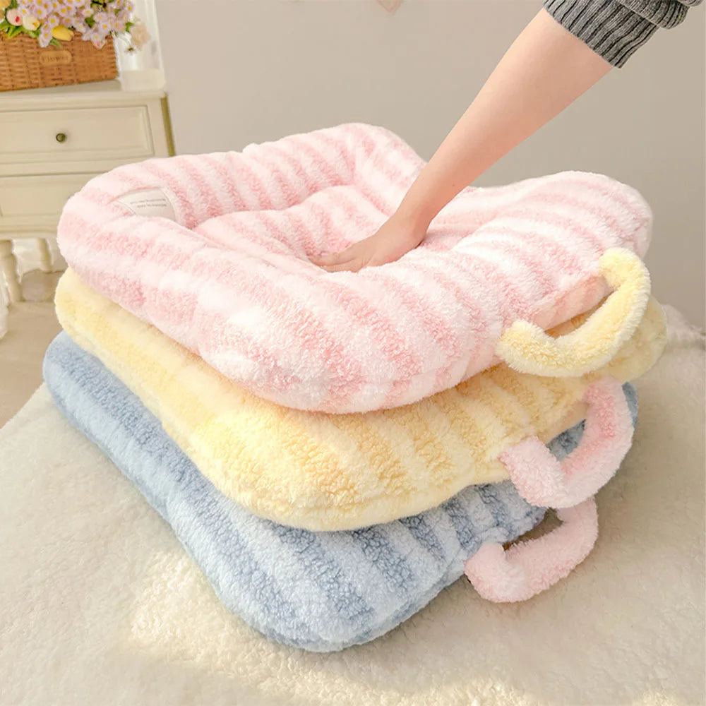 SnugglePaws™ Soft Plush Oval Pet Bed – Cozy All-Season Lounger