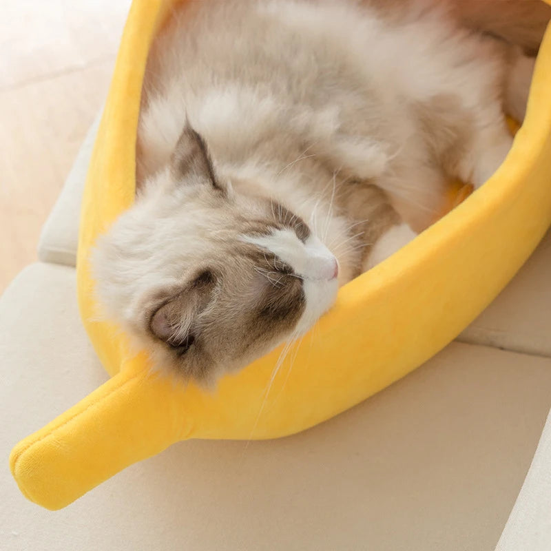 BananaNest™ Cozy Banana Pet Bed – Warm Hideaway for Cats & Dogs